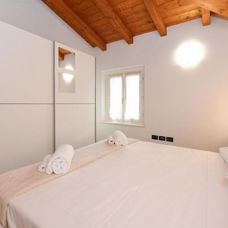 Wendy Apartment- Twobedroom & Pool & Parkprivatefree & Sports Desenzano del Garda Buitenkant foto