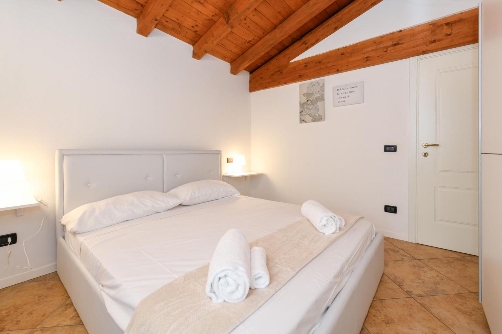 Wendy Apartment- Twobedroom & Pool & Parkprivatefree & Sports Desenzano del Garda Buitenkant foto